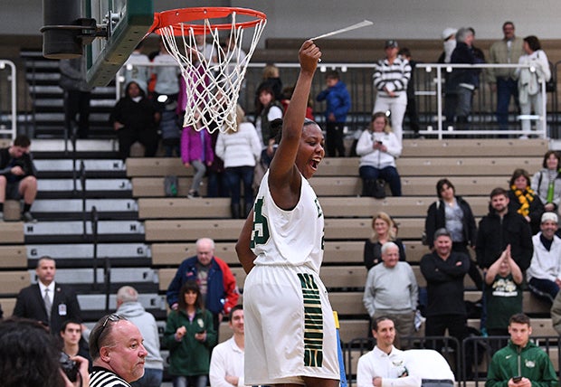 GlenOak's Dai'Shona Polk celebrates a Federal League title after scoring 13 points and surpassing 1,000 for her career in a win over Hoover.