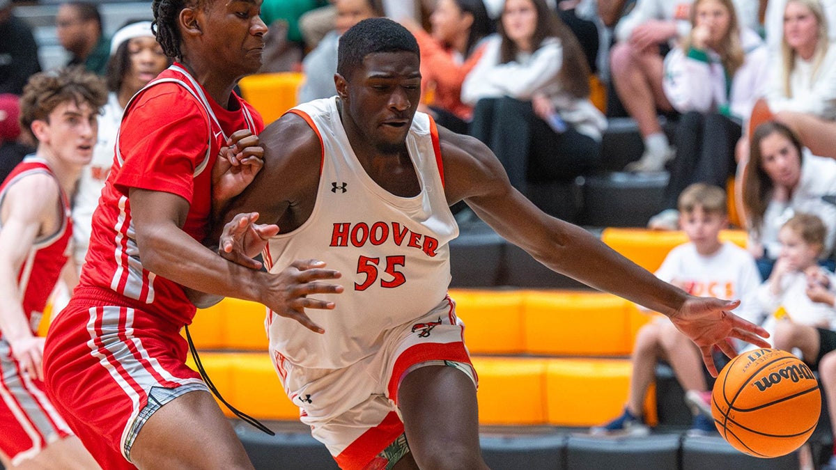 No. 6 Hoover slips past No. 21 Huntsville 63-60 in Alabama state tournament quarterfinals