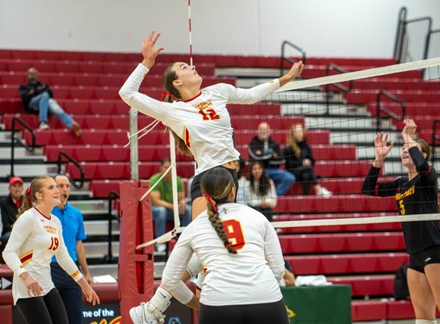 Yale commit Mae Kordas helped No. 8 Cathedral Catholic to its second CIF Open Division title in three seasons on Saturday as the Dons swept No. 24 Archbishop Mitty. Kordas had a match-high 18 kills. (Photo: Rudy Schmoke)