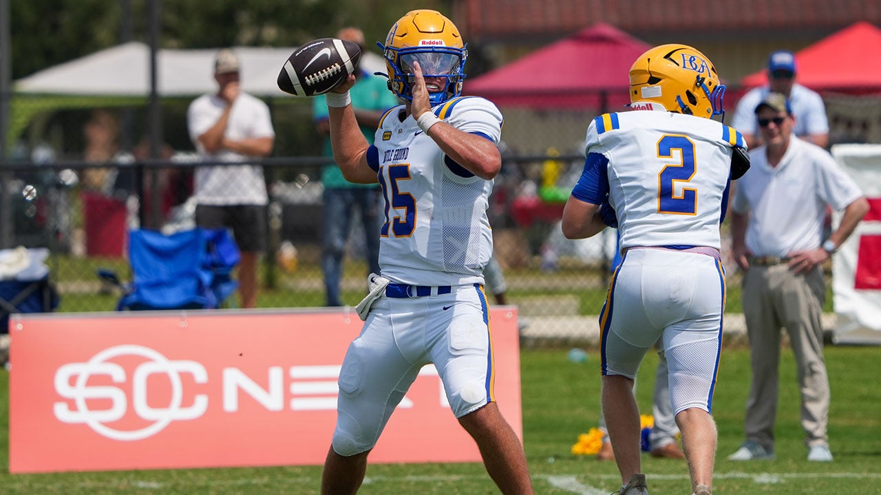 Bo Bryan throws for 404 yards, 6 TDs
