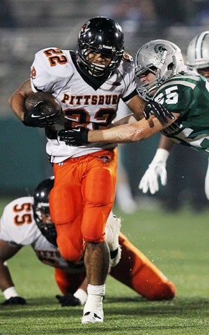 Harris Ross is emerging as one of the
Bay Area's most dynamic and entertaining
running backs.