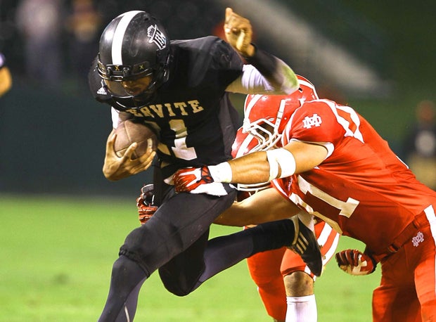 Travis Waller, Servite