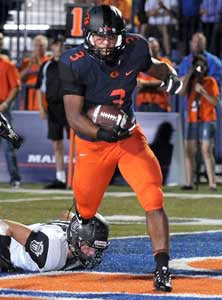 Shaq Powell scoring in the first quarter
on a 5-yard run. 