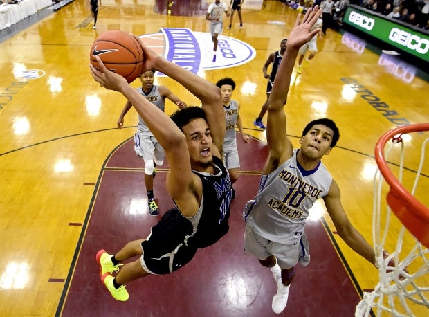 Jeremian Robinson-Earl goes in for the game-winning slam Friday in IMG Academy's stunning 74-73 comeback win over Montverde Academy at the GEICO Nationals.