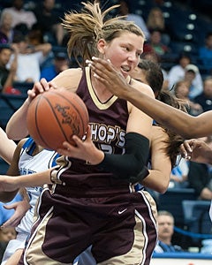 Devon Roeper playing for Bishop's in last
year's CIF championship game against La
Jolla Country Day.