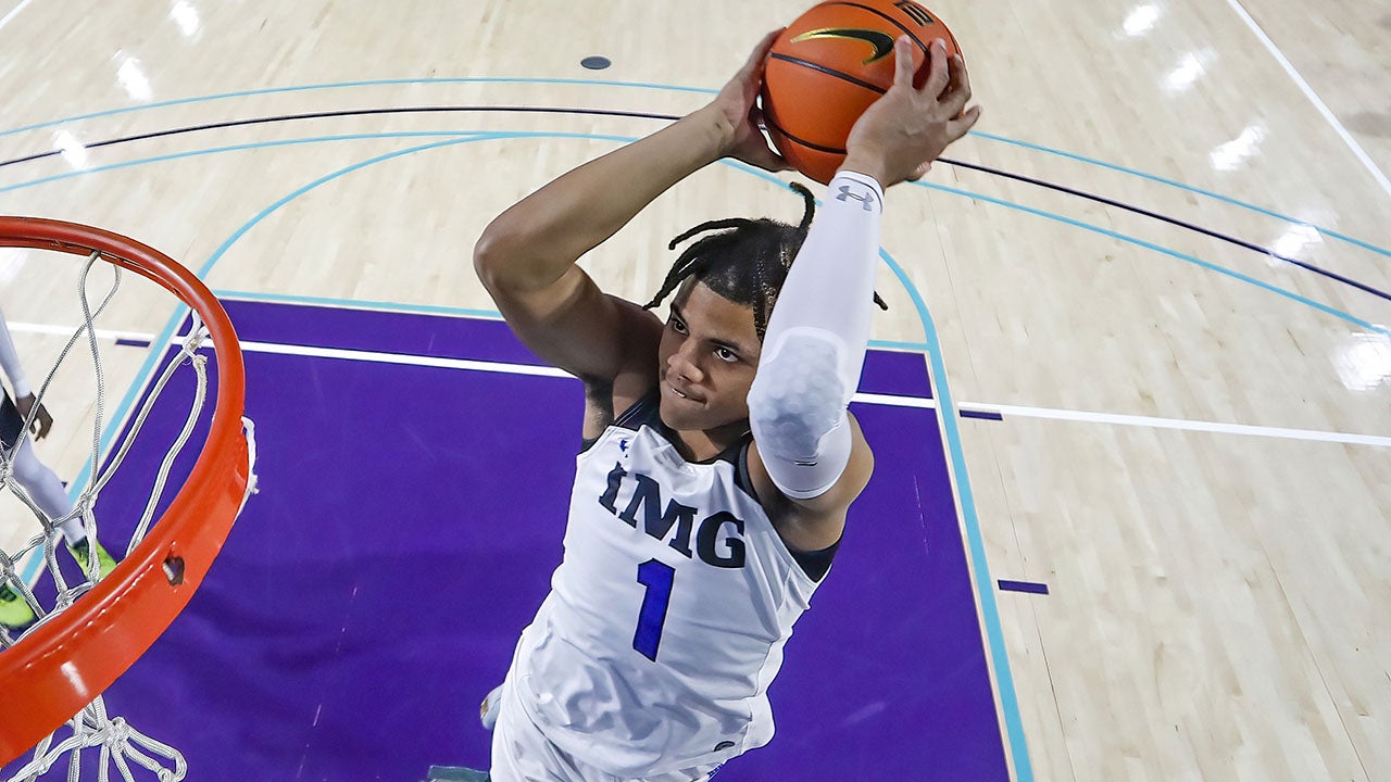 High school basketball: No. 2 IMG Academy defeats No. 5 Montverde Academy 57-53 at Spalding Hoophall Classic