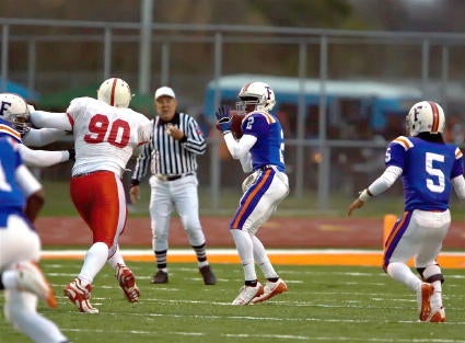 East St. Louis High quarterback Detchauz Wray (2) and running back Courtney Molton (5), shown Nov. 15, 2008, will both be seniors for the Flyers this year.