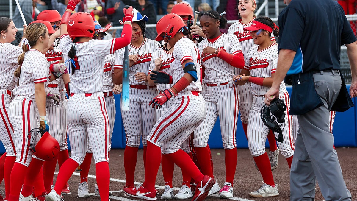 WATCH: Melissa going for national HR mark