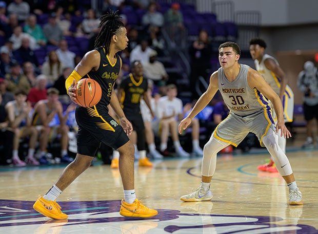 Dante Allen of Montverde Academy contributed 20 points in the win. Jamier Jones of Oak Ridge had a team-high 22 points in the loss. (Photo: Eugene Alonzo)