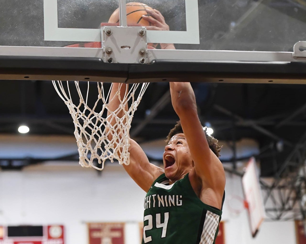 High school basketball Fivestar Arizona pledge Carter Bryant