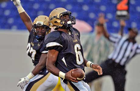 Good Counsel running back Dorian O'Daniel scores on a 1-yard run.