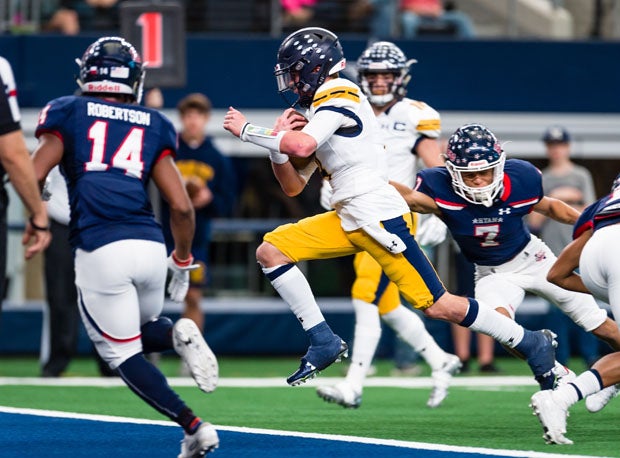 Highland Park quarterback Chandler Morris leads his team toward a 32nd straight win Aug. 23 at Plano East. 