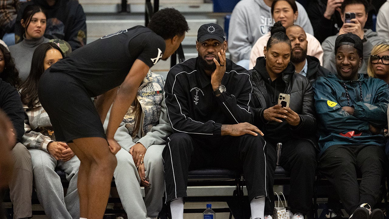 High school basketball: Sierra Canyon defeats Christ the King 62-51 in battle of LeBron James and Carmelo Anthony's sons