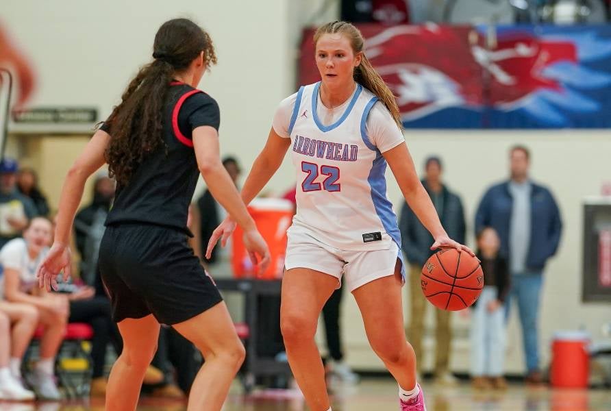 Natalie Kussow of Arrowhead, defended by Mikaia Litza of Wauwatosa East, two of the finalists for the Ms. Basketball award. (PHOTO: David Feyen)