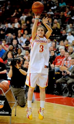 Girls 2010 3-point champion Maggie Lucas.