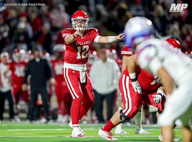Carthage's Kai Horton threw for three TDs in last year's 4A Division I state final as the Bulldogs captured their 8th state title and finished 16-0. 