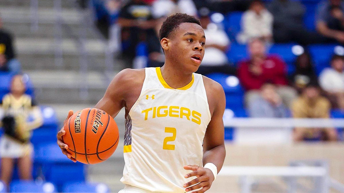 Watch: No. 7 Stony Point escapes with 69-68 victory over Brennan on game-winning 3-pointer at buzzer