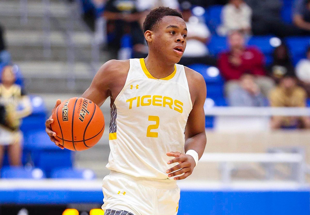 Four-star Villanova signee Josiah Moseley finished with a game-high 27 points in the state tournament victory for No. 7 Stony Point. (Photo: Pat Forister)