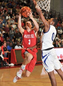 Mater Dei's Eli Stalzer drives
hards to the hoop. 