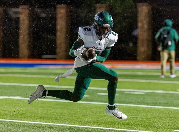 Senior defensive back Amari Wallace returns for a Miami Central squad that allowed 19 points per game in 2023 as the Rockets reached the Class 2M quarterfinals. (Photo: Timothy Roseberry)