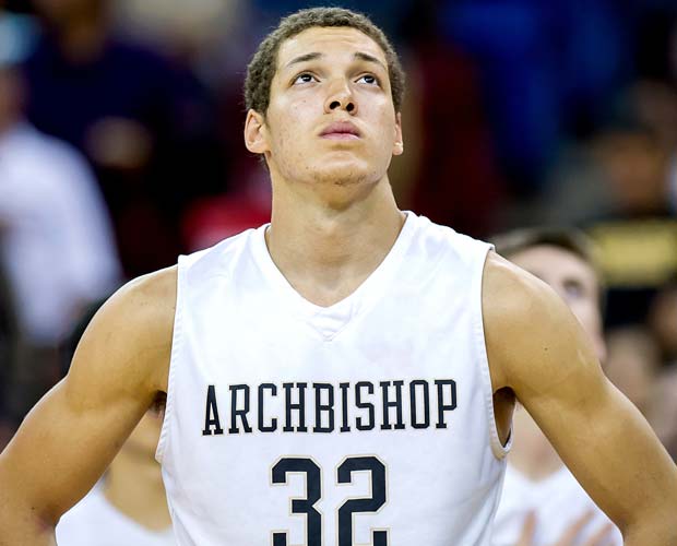 Archbishop Mitty senior Aaron Gordon is the fifth-ranked recruit in the United States, a four-year starter who led Archbishop Mitty to 112 victories. His illustrious career ended with a loss, but he can look forward to moving to Tucson after committing to the University of Arizona Tuesday.