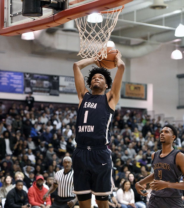 Ziaire Williams goes up for two of his 20 points in the victory.