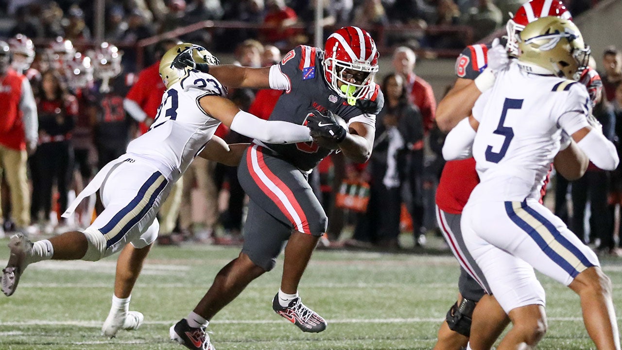 High school football: No. 1 Mater Dei survives upset-minded No. 7 St. John Bosco 31-24 to win Southern Section Division 1 title