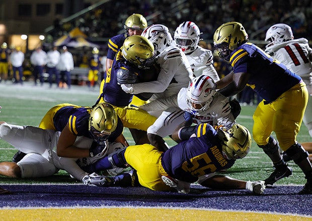St. Thomas Aquinas and Chaminade-Madonna used Friday's MaxPreps Game of the Week as a state playoff primer. The programs have combined for 25 state championships. (PHOTO: Jeff Klein)