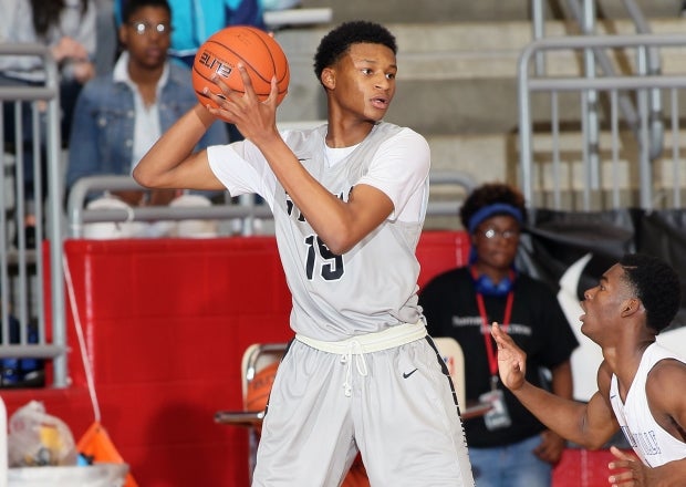 Gerald Liddell in action at the Thanksgiving Hoopfest last November.
