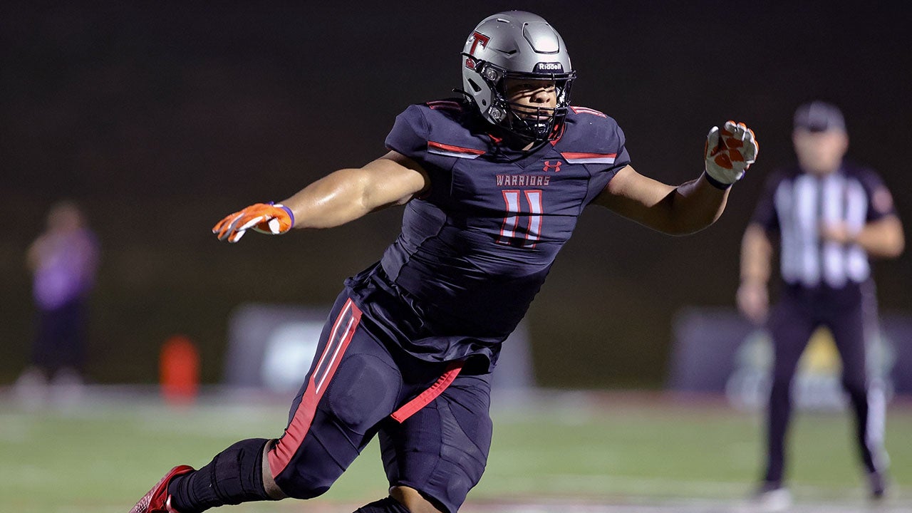 Peter Woods named 2022 MaxPreps Alabama High School Football Player of