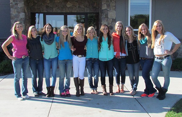 The Weston-McEwen girls volleyball team is the MaxPreps Oregon Team of the Week, presented by the Oregon National Guard.