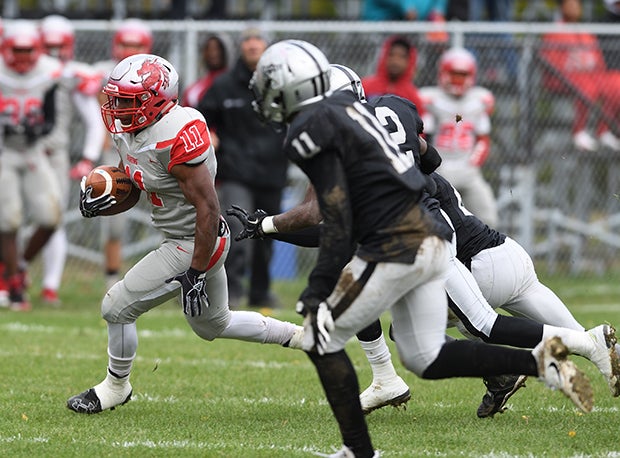 Akron East junior running back Devanier Floyd has committed to Akron.