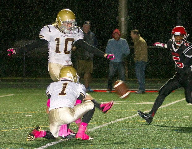 McHenry attempts a kick in the rain during a game on Oct. 3 at Park Tudor.