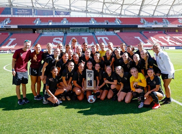 Lone Peak players pose for a championship photo after winning the Utah 6A title. (Photo: Craig Peterson)