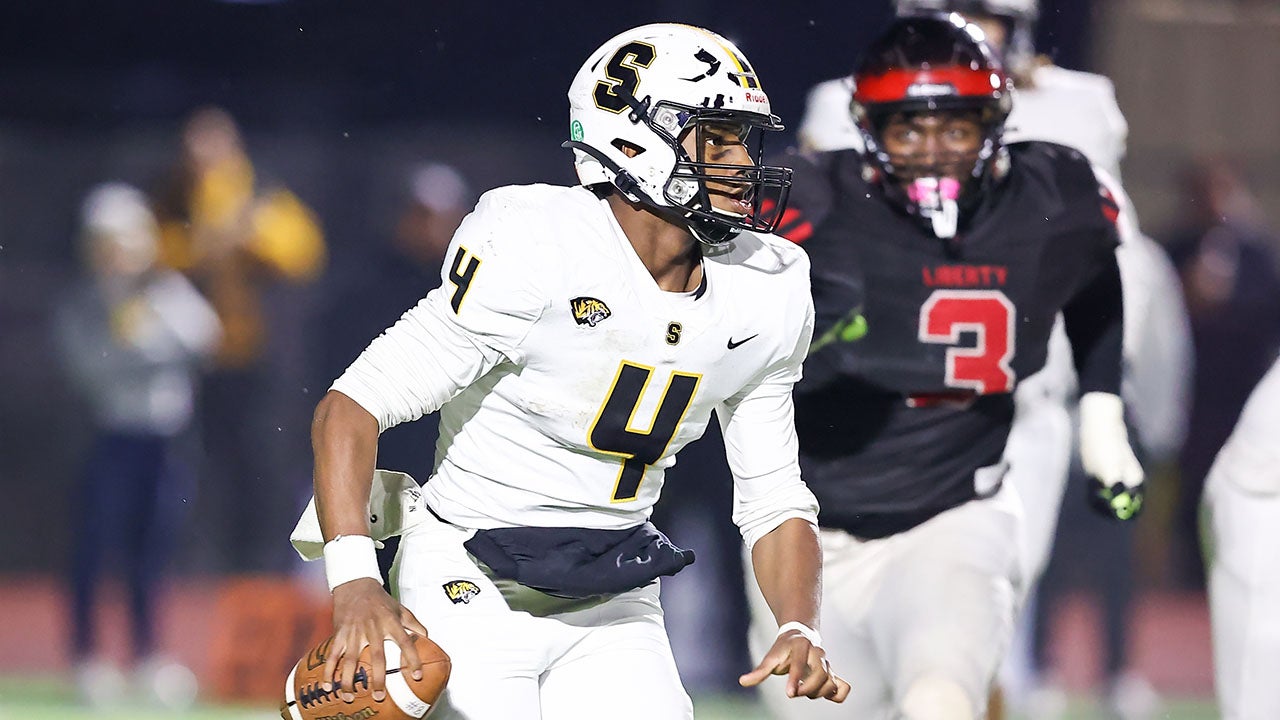 Devon Dampier named 2022 MaxPreps Arizona High School Football Player of the Year