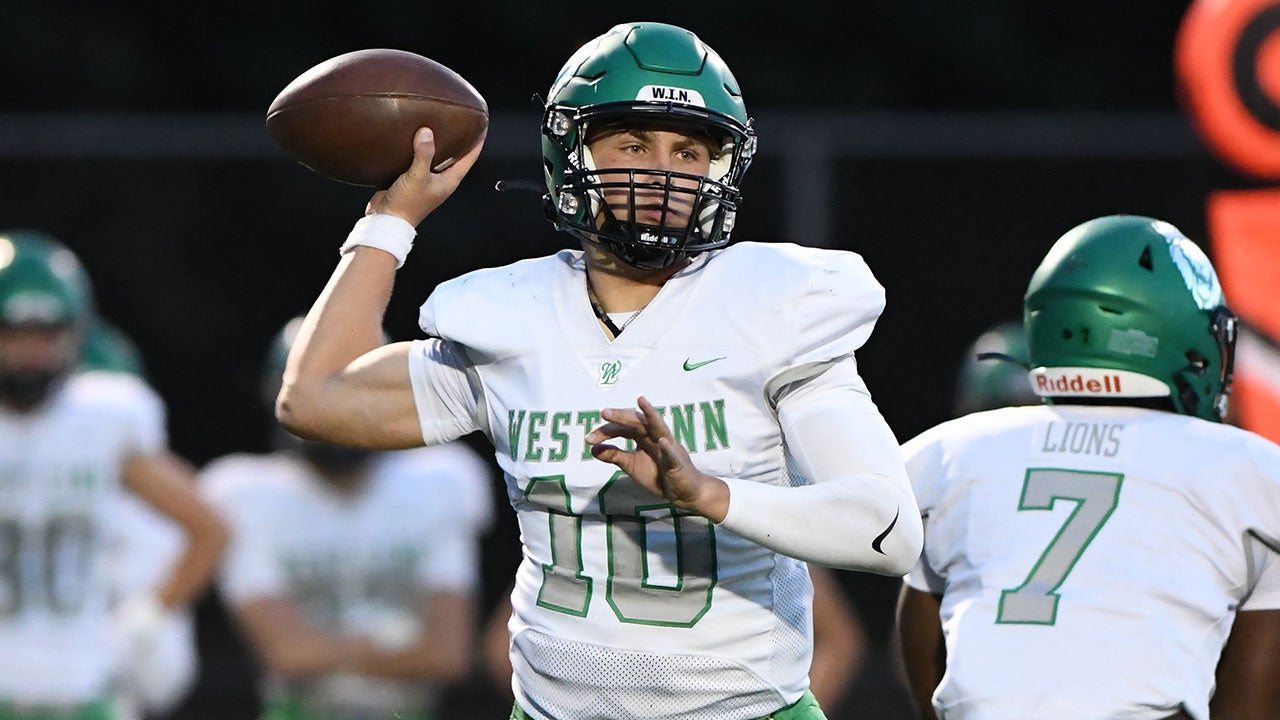 Sam Leavitt named 2022 MaxPreps Oregon High School Football Player of