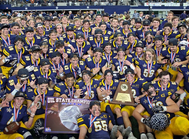 Highland Park poses after completing a perfect 16-0 season.