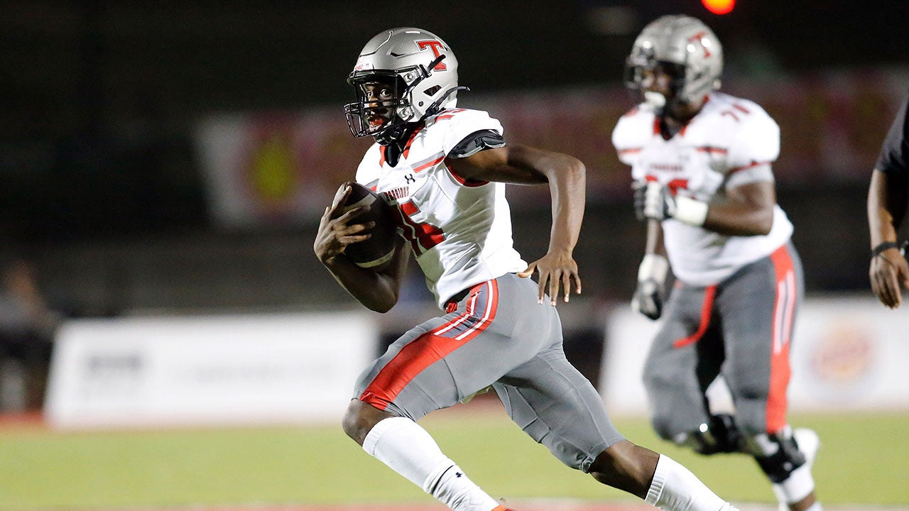 High school football: Junior quarterback Conner Harrell leads No. 20 Thompson past No. 44 Hewitt-Trussville 35-21