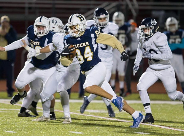 Games like this 2019 Oil City vs. Hollidaysburg 5A sub-regional playoff game will be possible in 2020 after Friday's PIAA decision.
