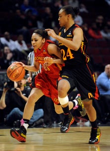 Bria Smith (left, 10 points) is
harassed by Alexyz Vaioltema.