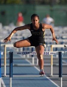 Malia Cox bettered her national-best
100 hurdles time to 13.34.