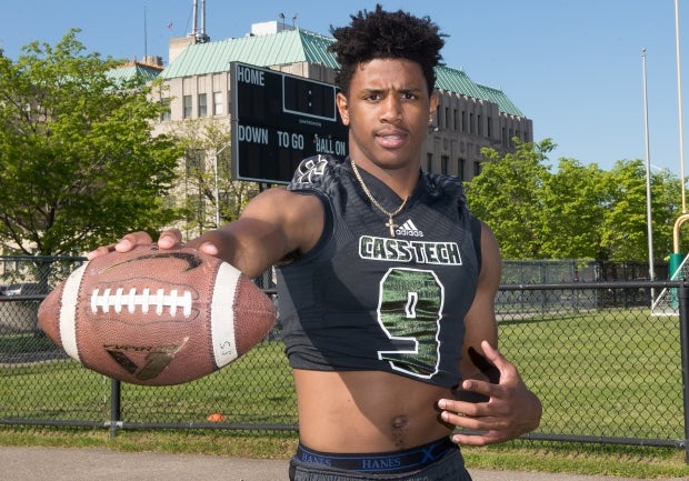 Jim Harbaugh and Michigan appear to be the favorite to land a commitment from No. 1 wide receiver Donovan Peoples-Jones of Cass Tech (Detroit, Mich.).