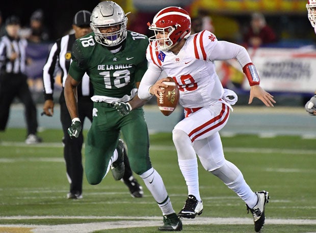 De La Salle defensive end Isaiah Foskey chases Mater Dei quarter JT Daniels. 