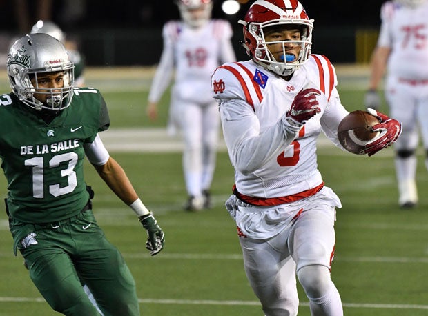 Amon-Ra St. Brown scored his second touchdown of the night to seal Mater Dei's victory. 