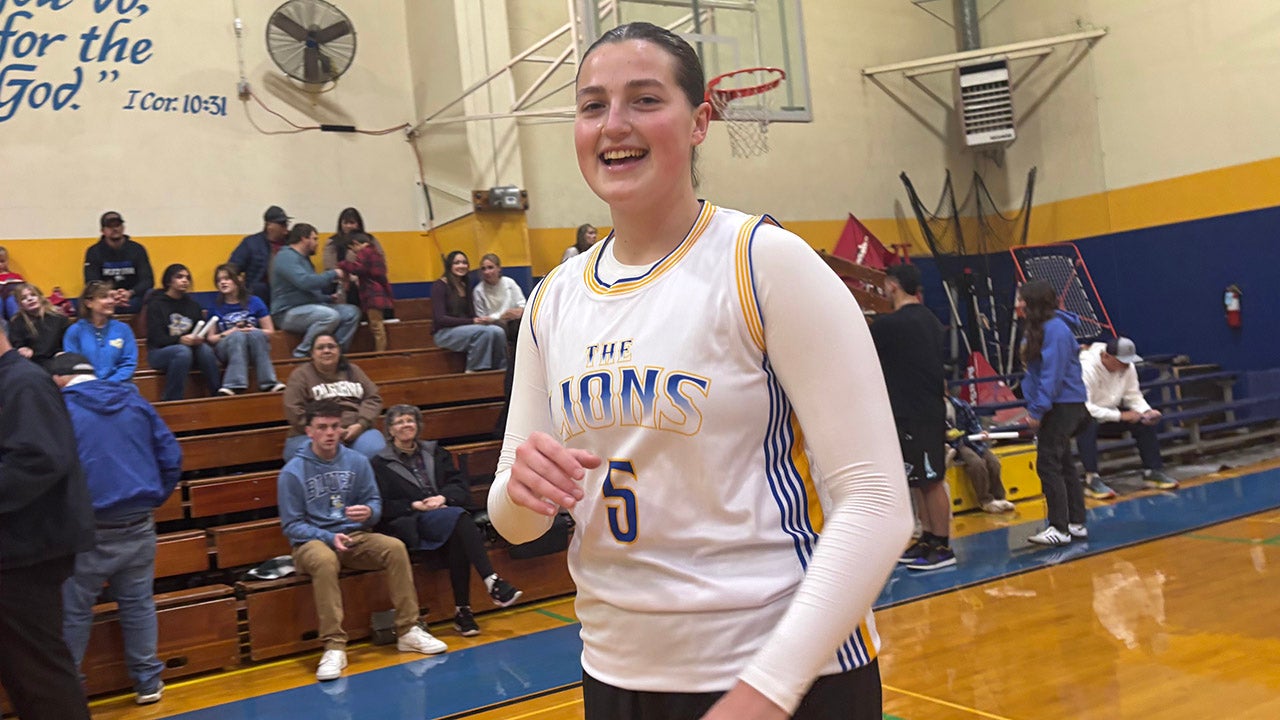 WATCH: Harris breaks 3-point record