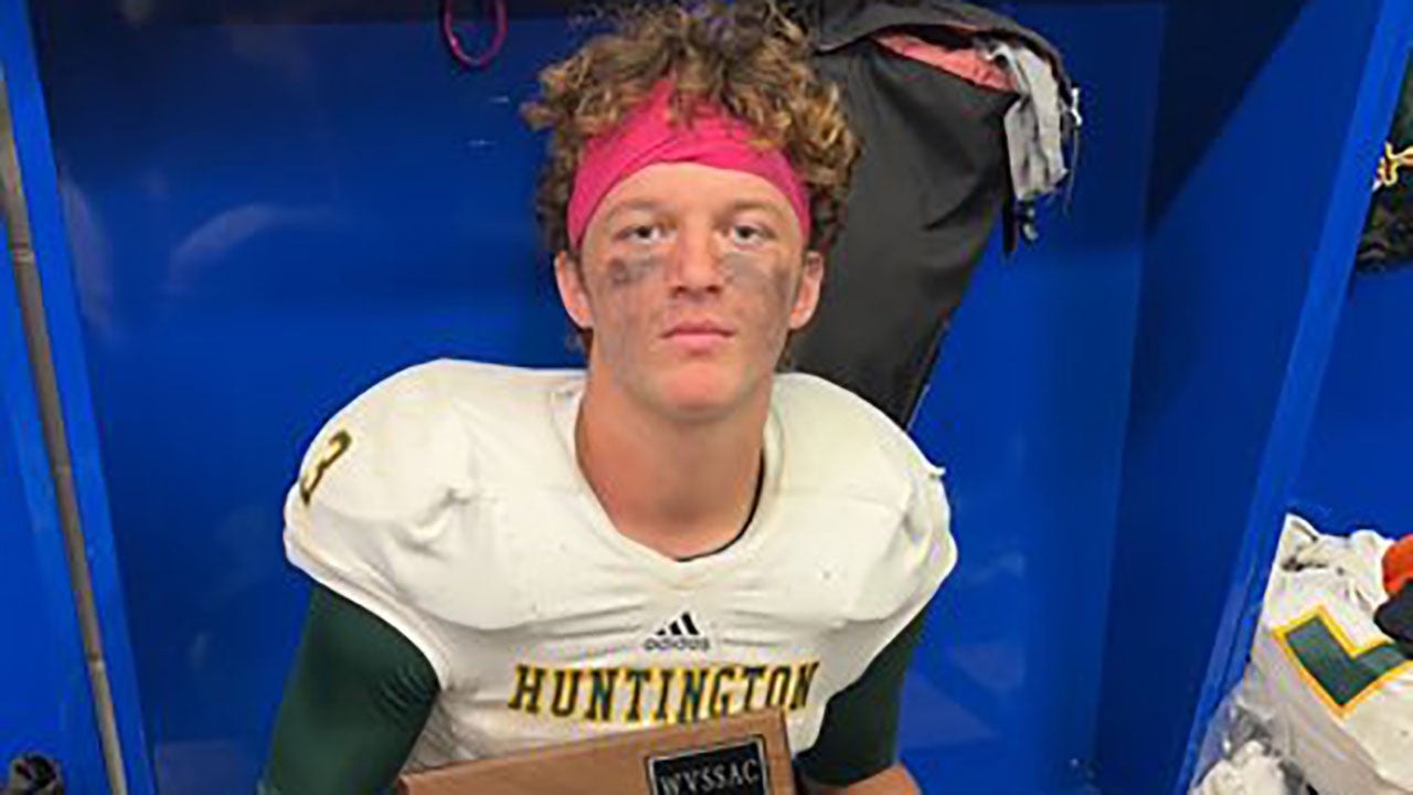 Gavin Lochow named 2022 MaxPreps West Virginia High School Football Player of the Year