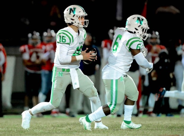 Arch Manning drops back to pass during his sophomore campaign.