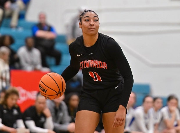 Etiwanda junior Kennedy Smith looks to lead the No. 9 Eagles into a Southern Section Open Division finals win over No. 1 Sierra Canyon. Last season, Etiwanda beat Sierra Canyon in the section finals before the Trailblazers went on to win the state title. (Photo: Justin Fine)