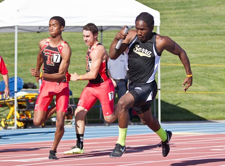 Adoree' Jackson runs the turn decisively, leading Serra to the day's top 4x100 relay time.