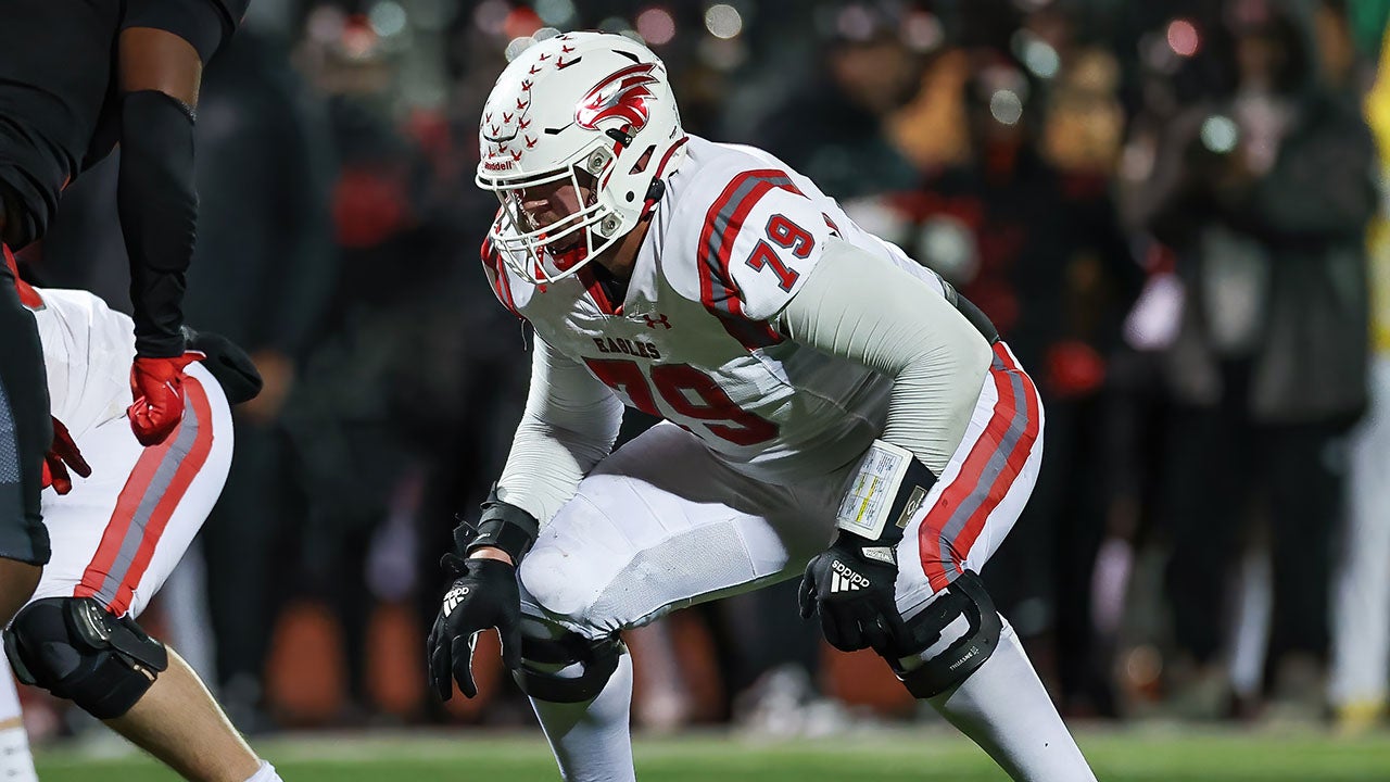 Jackson Cantwell named 2024 MaxPreps Missouri High School Football Player of the Year